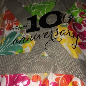 THIRTY-One larger utility tote